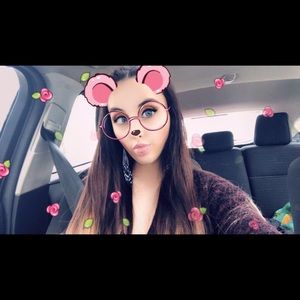 Meet your Posher, Alexis